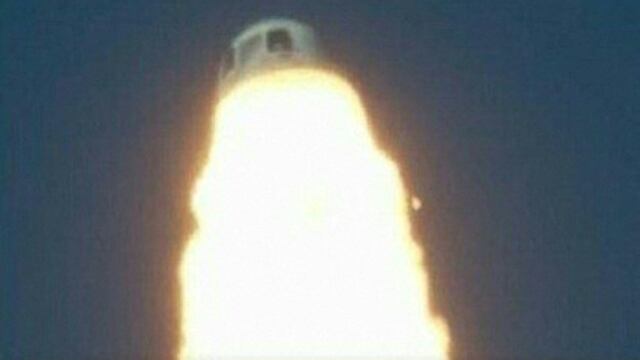 Cohete de Blue Origin, empresa hermana de Amazon, despegando