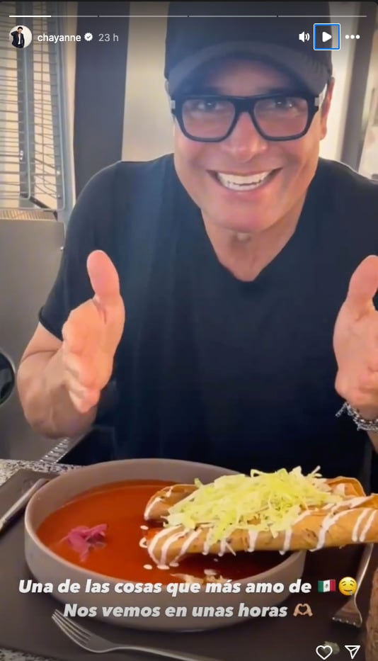 Chayanne se come unas flautas ahogadas antes de su concierto en la Feria de León 2025.