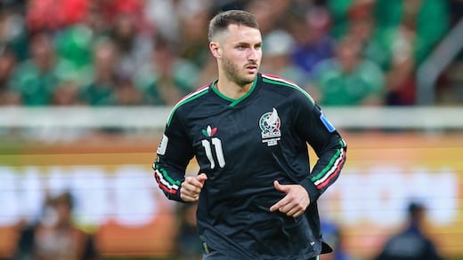 Santiago Giménez aparece en el radar del Real Betis para reforzar su delantera