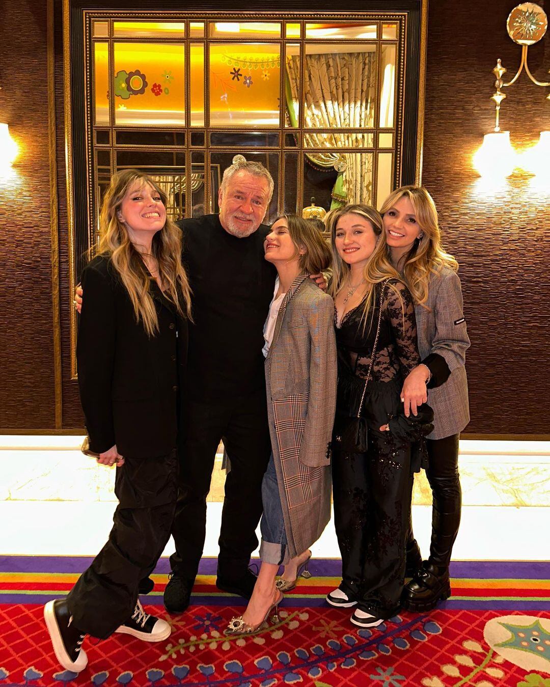 Angélica Rivera se va de viaje con sus hijas y exesposo