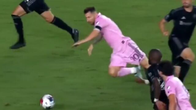 Lionel Messi clavado