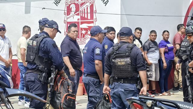 Oaxaca: Detienen a policías municipales por vínculos con delincuencia organizada