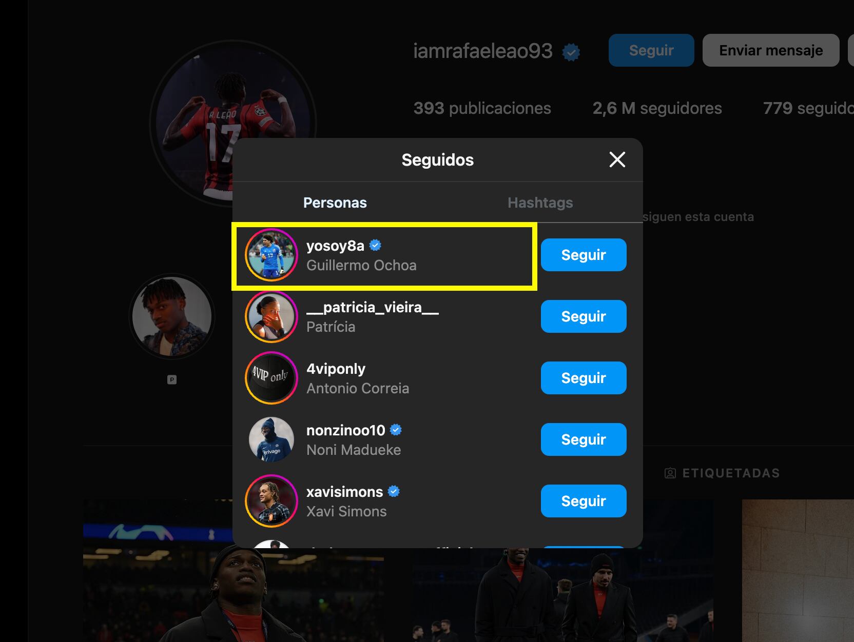 Guillermo Ochoa es seguido por Rafael Leao, jugador del AC Milan
