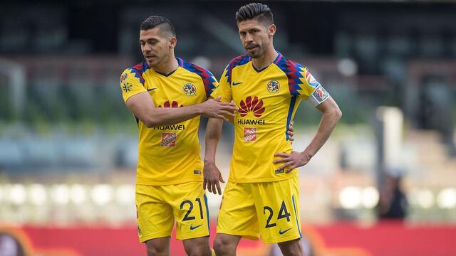 Martín y Peralta en un partido con América