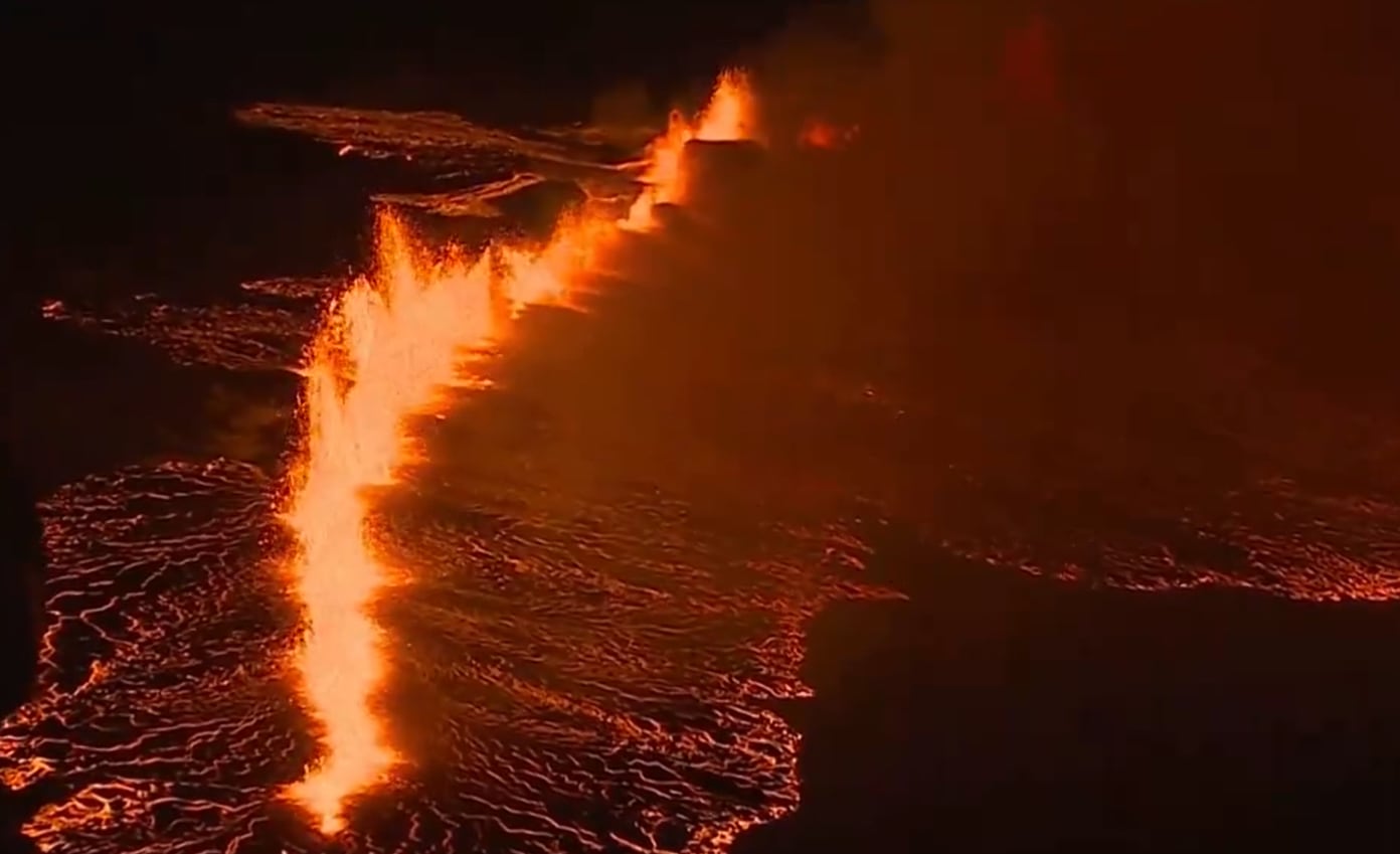 Fisura de 2.8 km de la erupción volcánica en Grindavík, Islandia, este 18 de diciembre de 2023