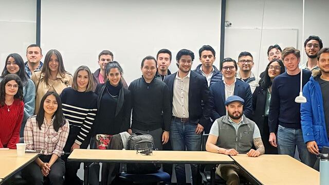 Clemente Castañeda advierte en Estados Unidos que México está en riesgo de una regresión