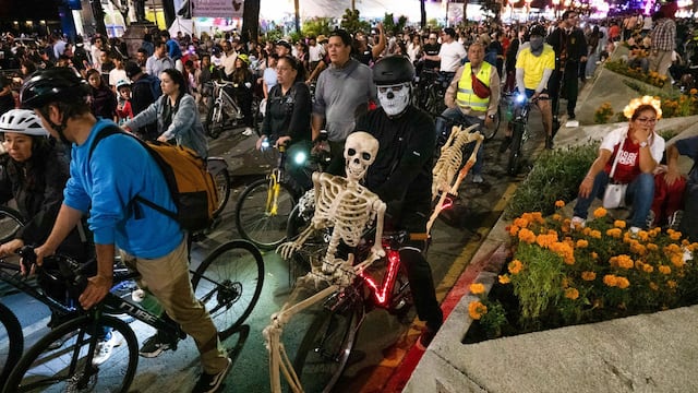 Paseo Nocturno en bici por Día de Muertos en CDMX: fecha y ruta