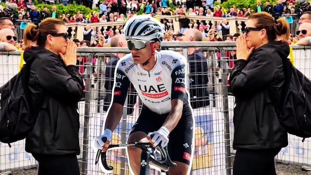 La emotiva reaccion de la mamá de Isaac del Toro al verlo en el podio del Giro de Italia 2025