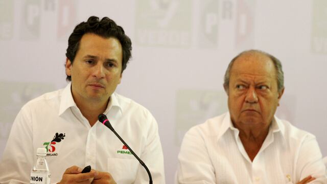 Carlos Romero Deschamps y el entonces director general de Pemex, Emilio Lozoya, en 2014.