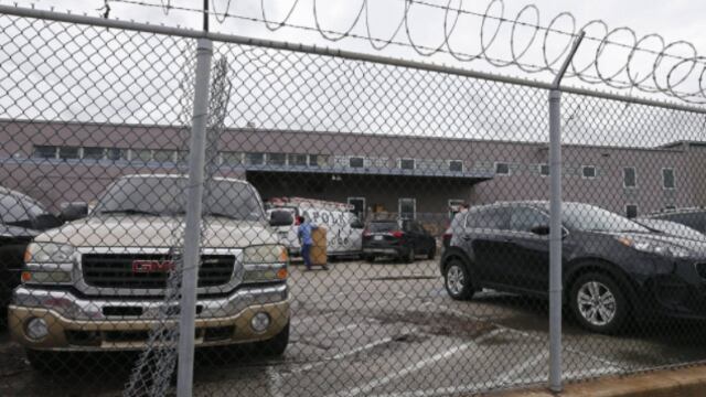 Almacén de Houston elegido para albergar a niños inmigrantes. Denuncias.