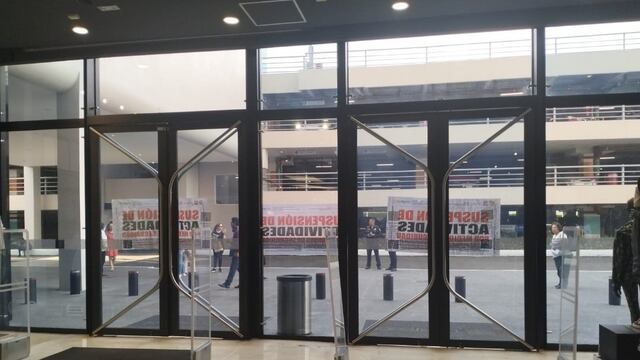 Clausuran tienda Liverpool en Perisur con empleados adentro