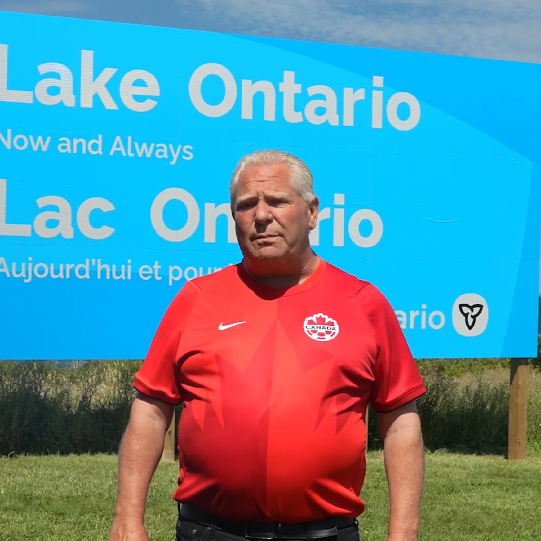 Primer ministro de Ontario responde a Trump por “Lago de América” con enorme letrero