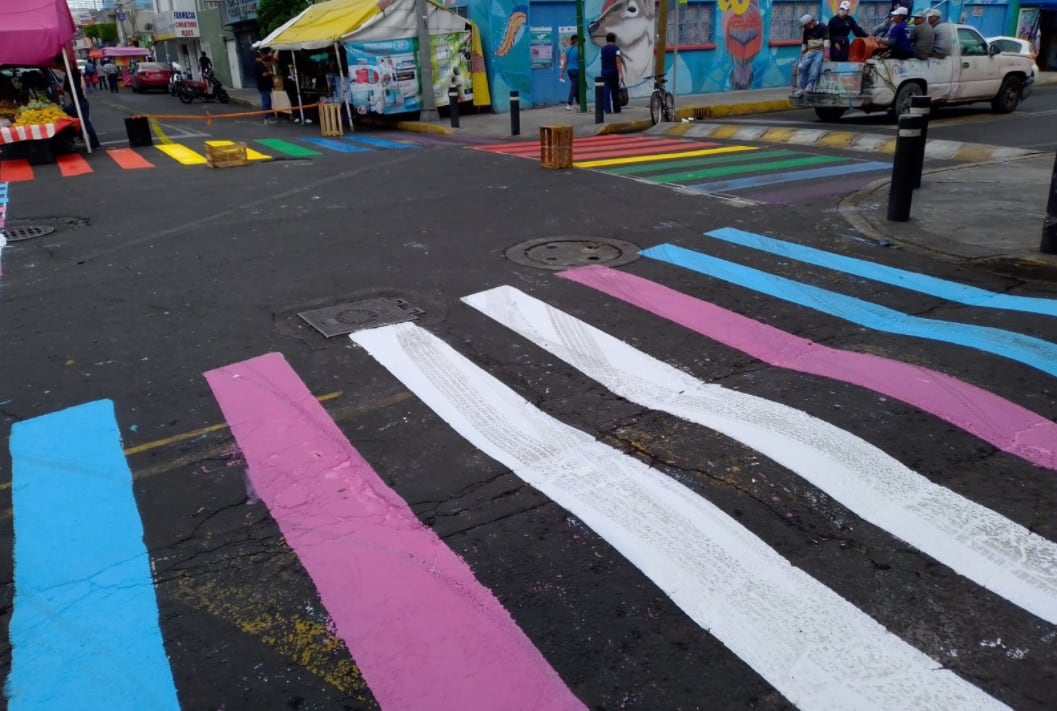 Iztapalapa pinta sus calles de bandera LGBT
