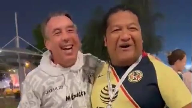 Emilio Azcárraga y un fanático del Club América.
