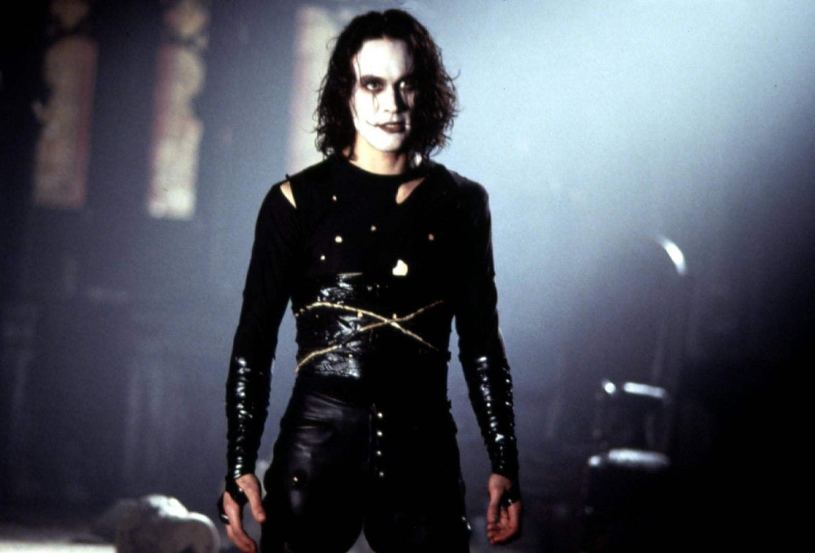 Así se ve Bill Skarsgård en la primera foto como The Crow, película remake de la original de 1994