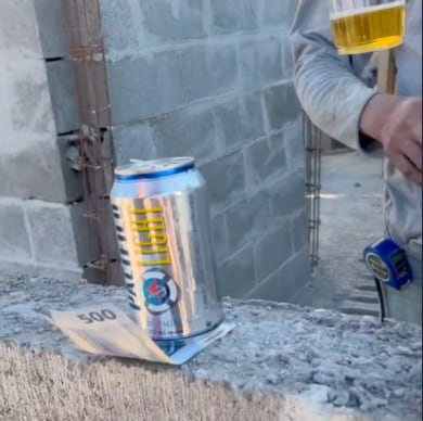 ¿Cuánto sabe un albañil de cervezas?