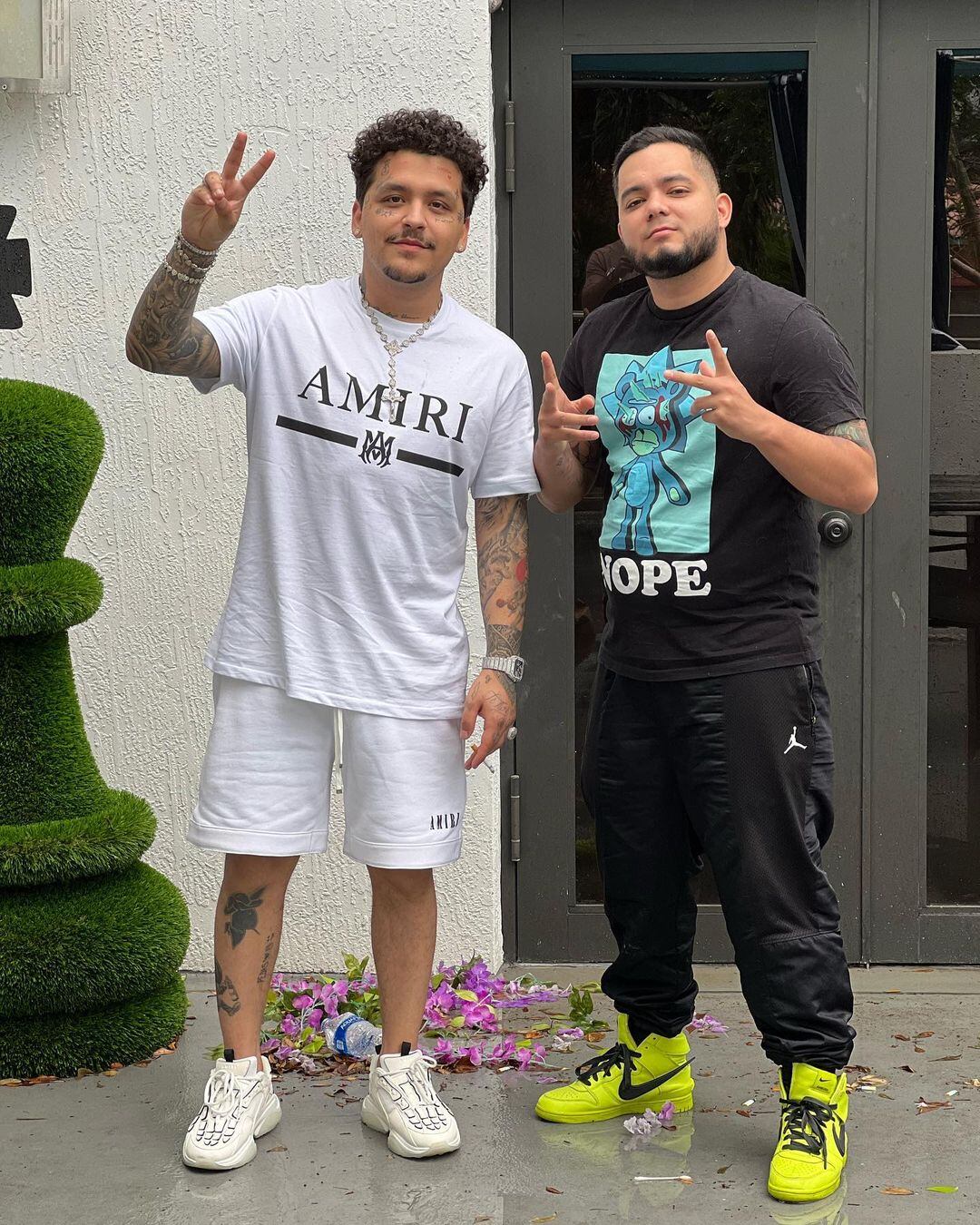 Christian Nodal y Santa RM