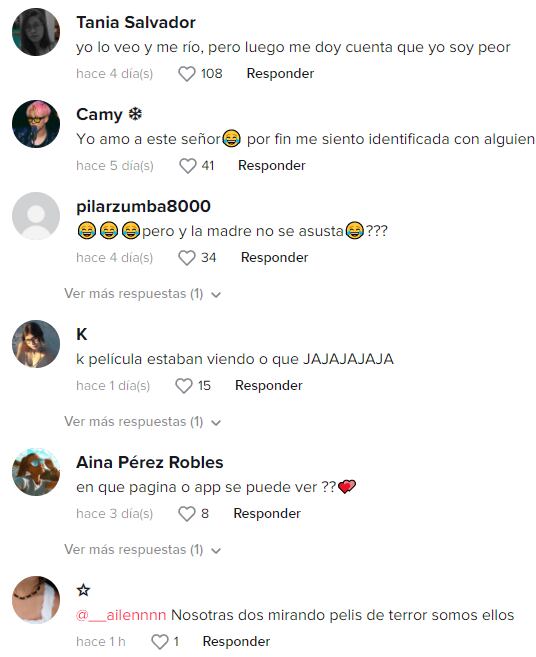 Reacciones a la pareja de esposo que reacciona de distinta manera al ver una película de terror