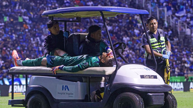 Se confirmó la fractura de Kevin Mier y se pierde el resto del torneo con Cruz Azul