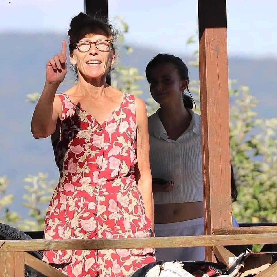 Ezra Miller estaría en casa de su madre