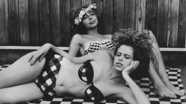 Jitka Cerhová y Ivana Karbandova en Las margaritas de Vera Chytilová, filme de 1966