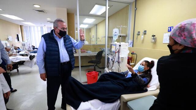 Rubén Rocha Moya entrega equipos para hemodiálisis en hospitales de Sinaloa