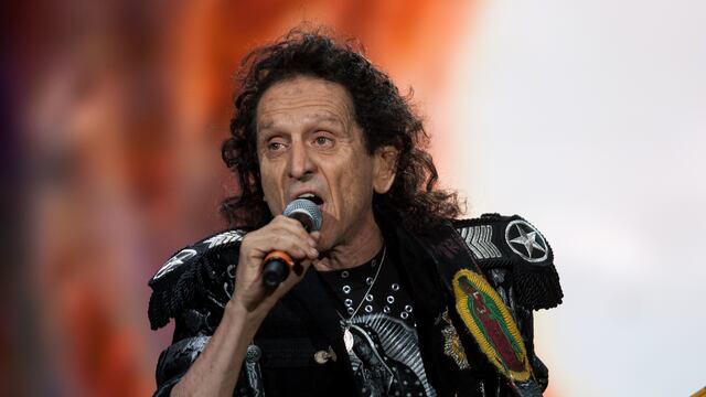 Alex Lora aclara si le dedicó una canción a AMLO