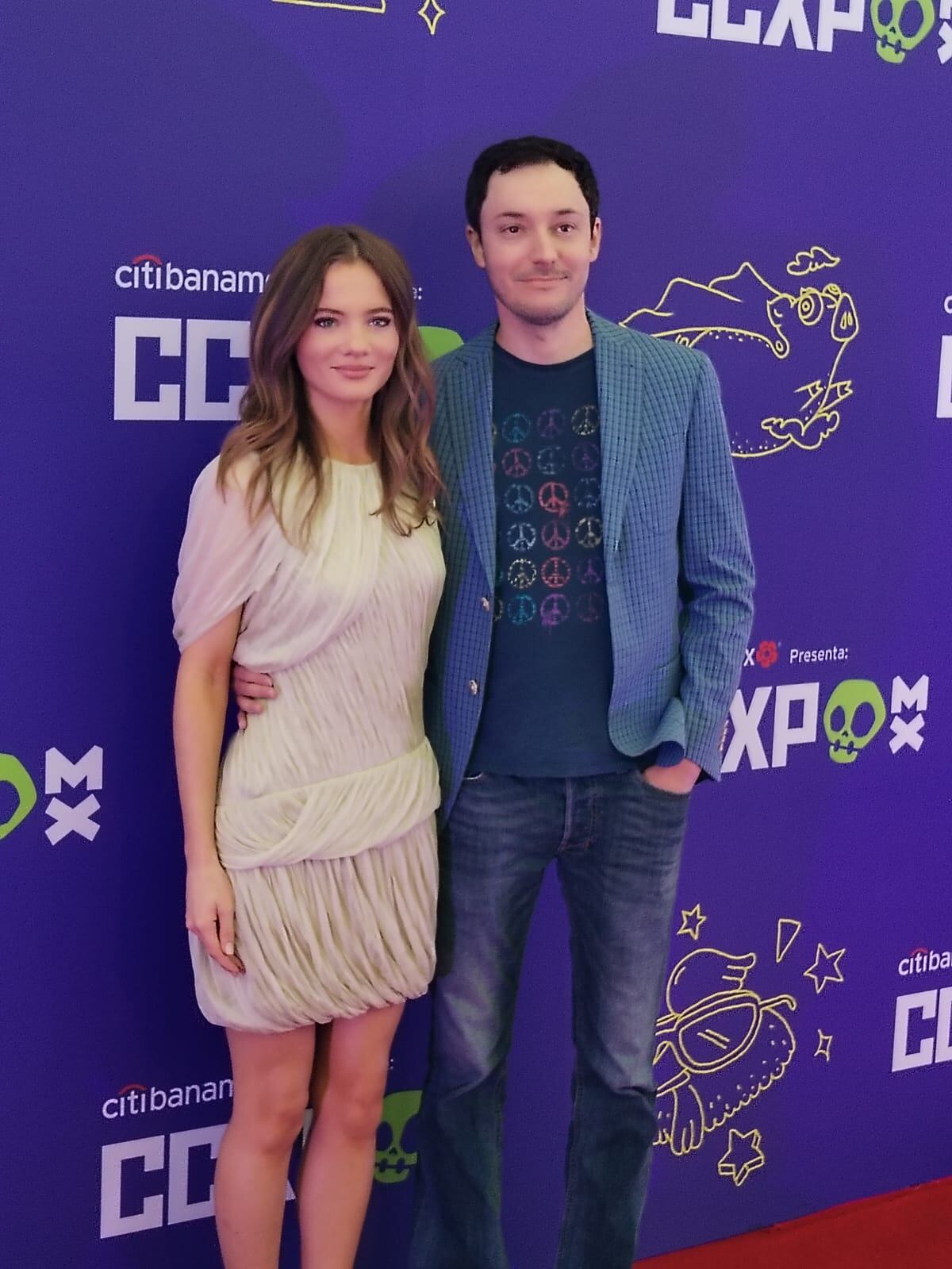 Wes Ball y Freya Allan en la CCXP 2024 México