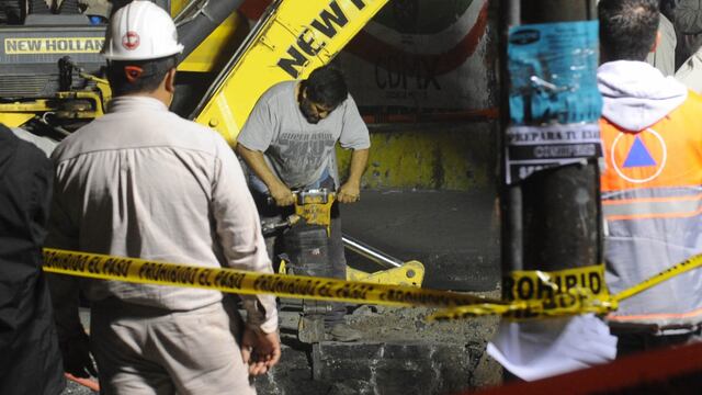 Trabajador de Pemex en una toma clandestina hallada en la Ciudad de México. Indiciados.