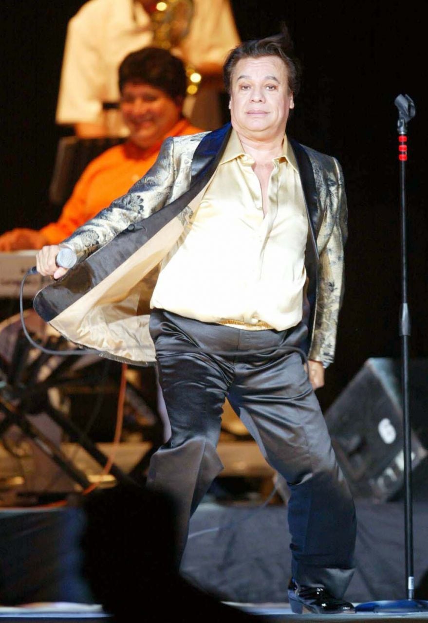 Juan Gabriel, cantante.