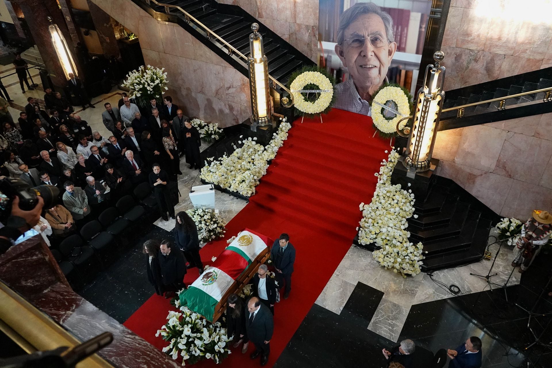 Claudia Sheinbaum llega a Bellas Artes para el homenaje a Cuauhtémoc Cárdenas