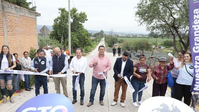 Diego Sinhue Rodríguez entregó obras en Cuerámaro