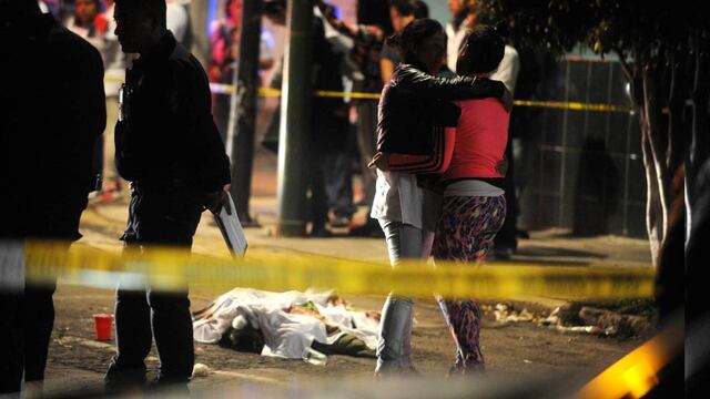 Dos jvenes mujeres de 16 y 19 años resultaron heridas y fueron llevadas a un hospital cercano.