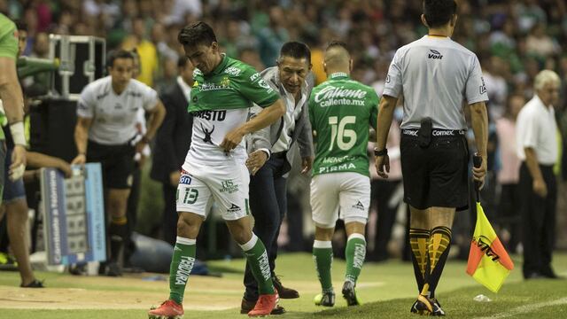 Ángel Mena sale de cambio.