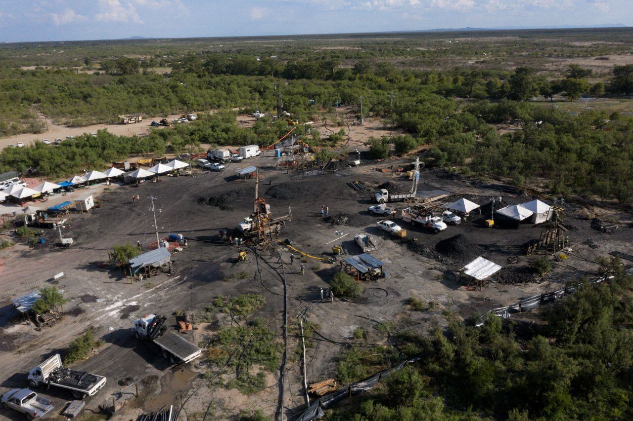Mineros atrapados Sabinas, Coahuila, día 27: familiares aceptan plan de rescate que tomará más de 6 meses