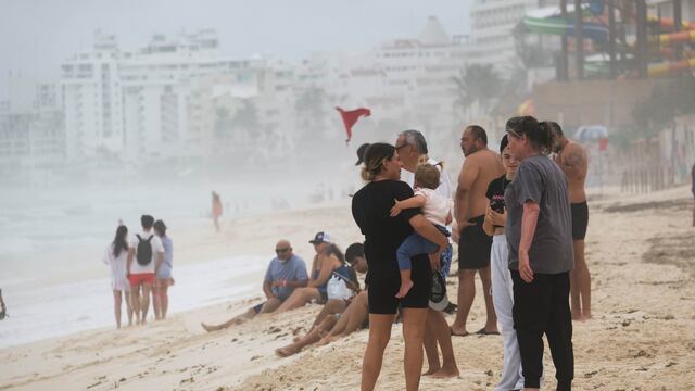 Turistas no temen a tormenta tropical Alberto