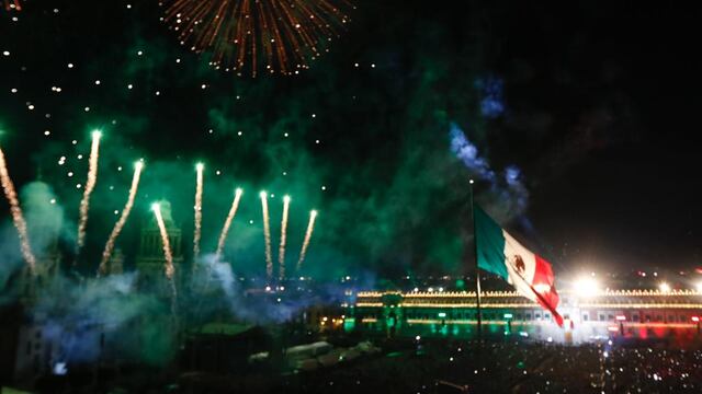AMLO da Grito de Independencia; pide que muera el racismo, el clasismo y la corrupción