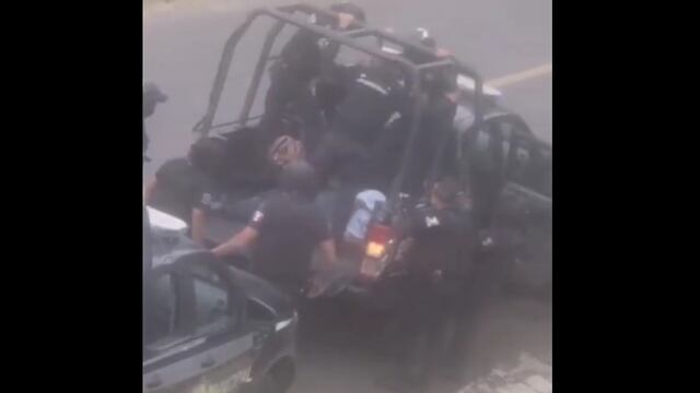 VIDEO: Policías de Guanajuato son captados golpeando detenidos