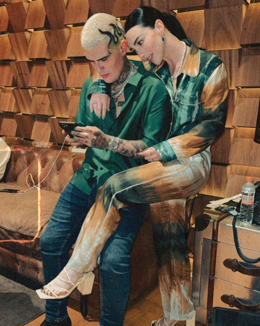 Estibaliz Badiola y Adriel Favela.