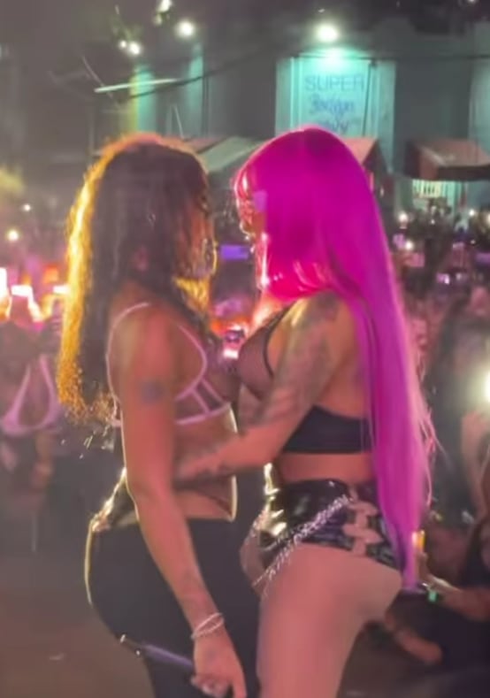 Yailin La Más Viral se besa con Tokischa