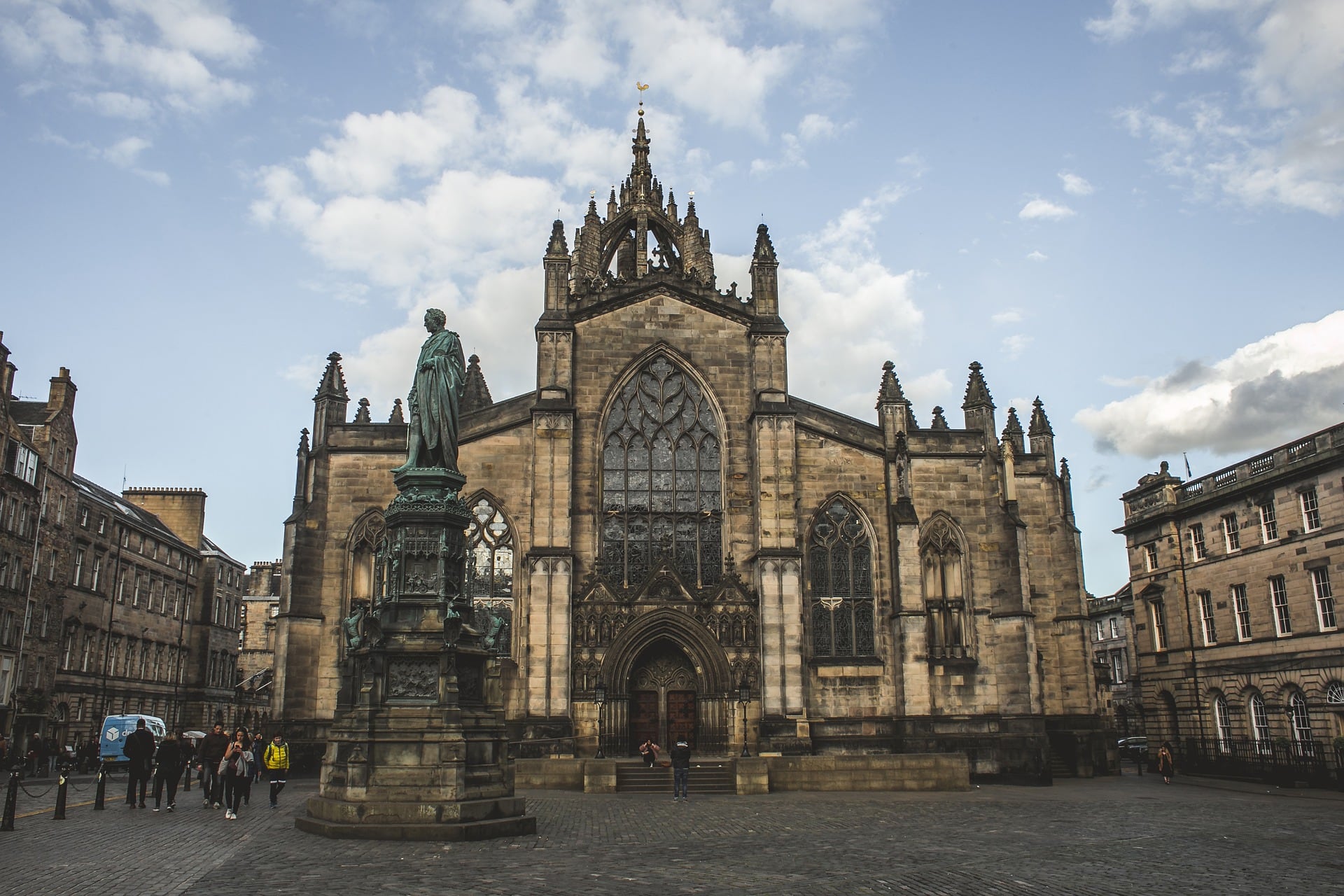 Reina Isabel II tendrá misa en catedral de St. Giles