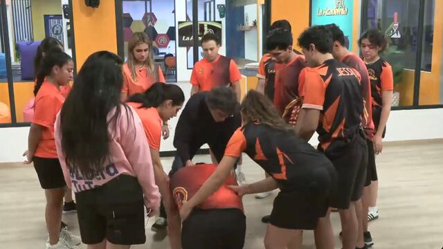 Eduardo Meza, alumno de La Academia 2024, se desmaya durante una clase