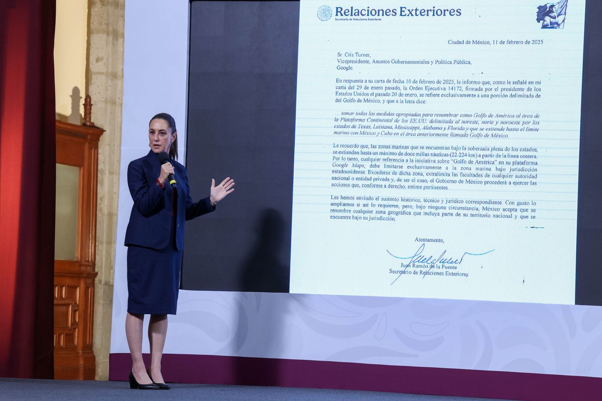 Claudia Sheinbaum muestra cartas con Google sobre el Golfo de México