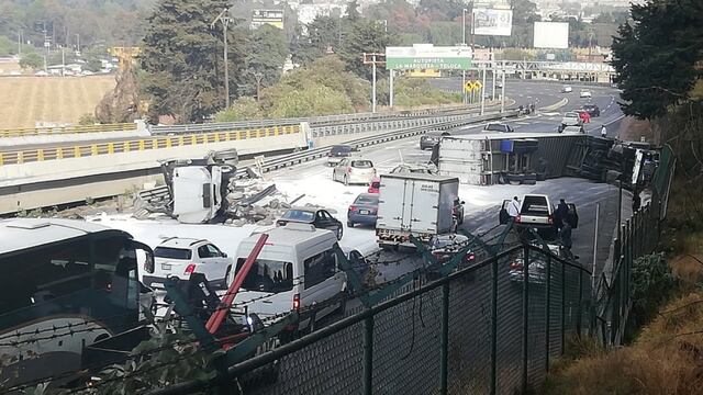 Choque de tráleres en la México-Toluca
