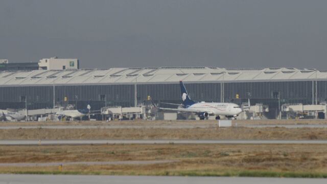 Actividad aérea de la empresa Aeroméxico en las pistas del Aeropuerto Internacional Felipe Ángeles.