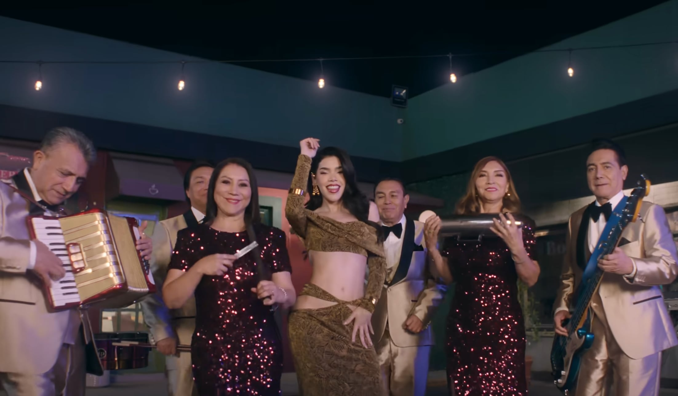 “Una nada más” de Los Ángeles Azules y Kenia Os