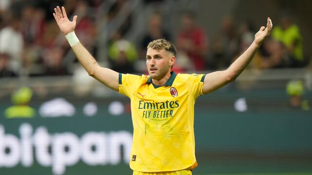 Santiago Giménez jugó 85 minutos en la victoria de AC Milan sobre Bologna