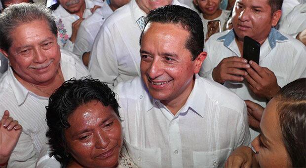 El gobernador de Quintana Roo, Carlos Joaquín González rindió su Tercer Informe de Gobierno rodeado de la gente.