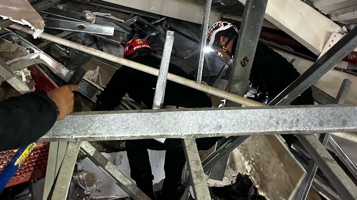 Perú: Se desploma techo de centro comercial; hay al menos 3 muertos, más de 70 heridos y posibles personas atrapadas