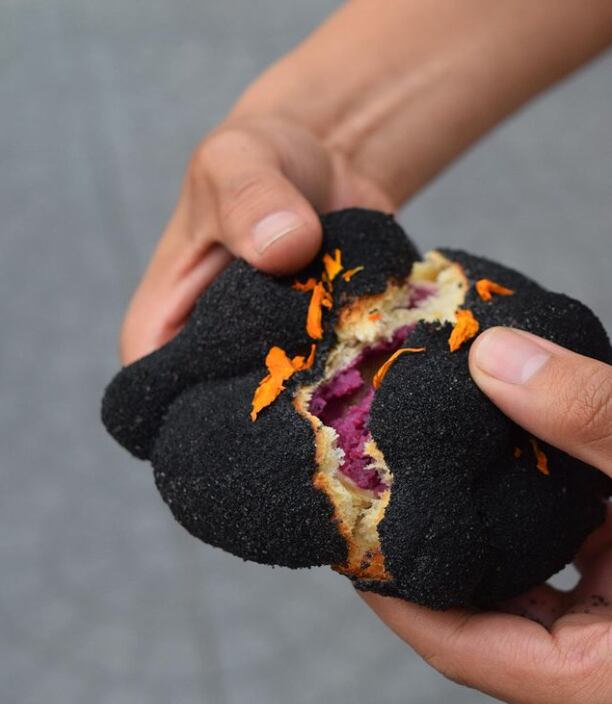 Pan de muerto con cenizas de totomoxtle, Xolo Café